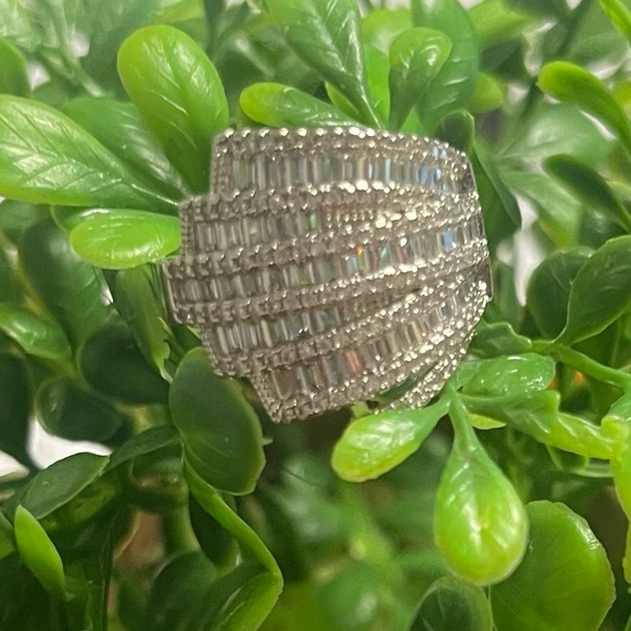 Jewelry - Exquisite Baguette Ring